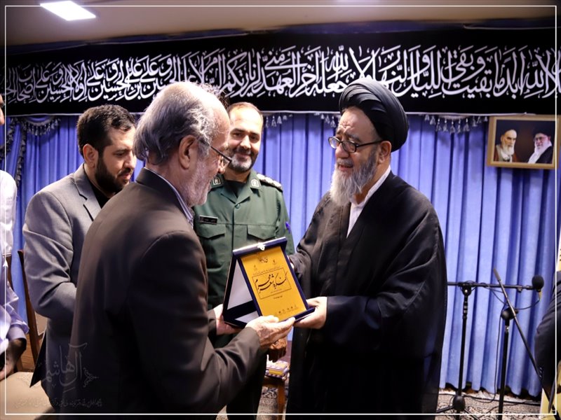 تقدیر از شعرا و دست اندرکاران کنگره شعر محرم