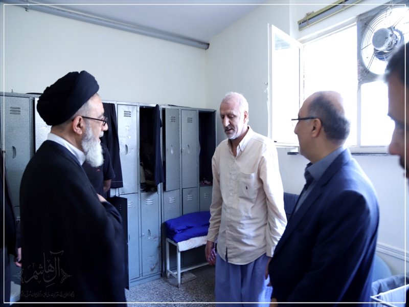 دیدار امام جمعه تبریز از خانه سالمندان