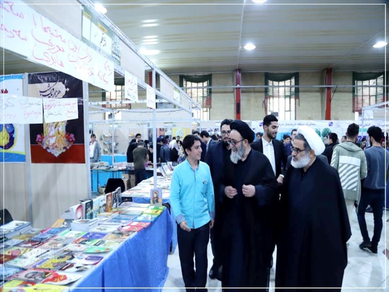 بازدید نماینده ولی فقیه در استان از نمایشگاه بین‌المللی کتاب تبریز