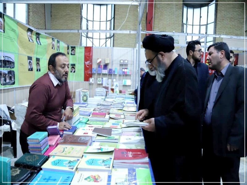 بازدید نماینده ولی فقیه در استان از نمایشگاه بین‌المللی کتاب تبریز