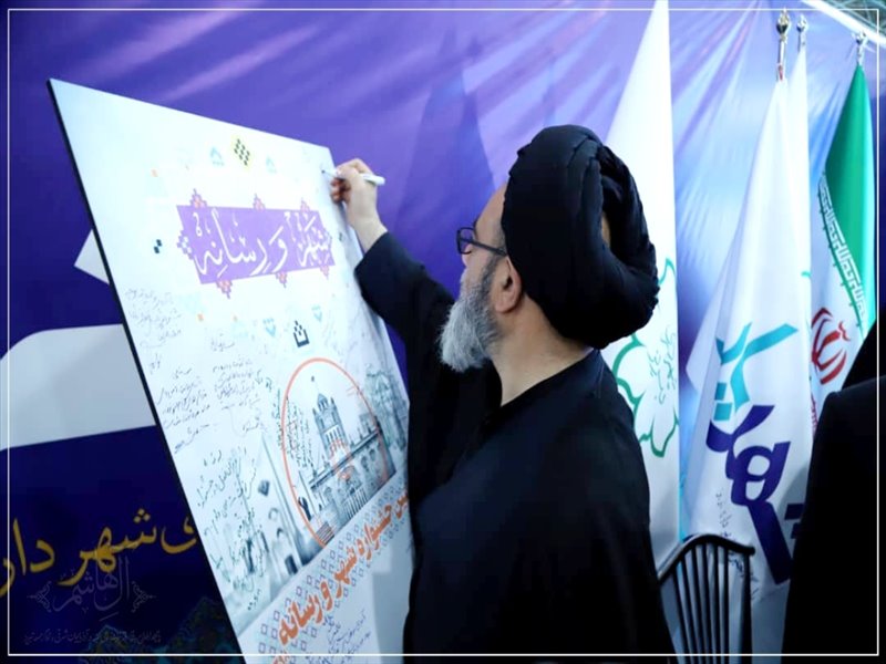 بازدید نماینده ولی فقیه در استان از نمایشگاه بین‌المللی کتاب تبریز
