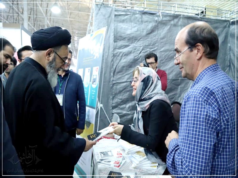 بازدید نماینده ولی فقیه در استان از نمایشگاه بین‌المللی کتاب تبریز