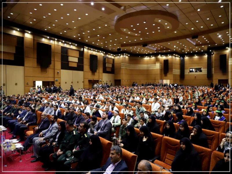 همایش طلایه داران گام دوم انقلاب واحدهای پیشگام بسیج دانش آموزی استان