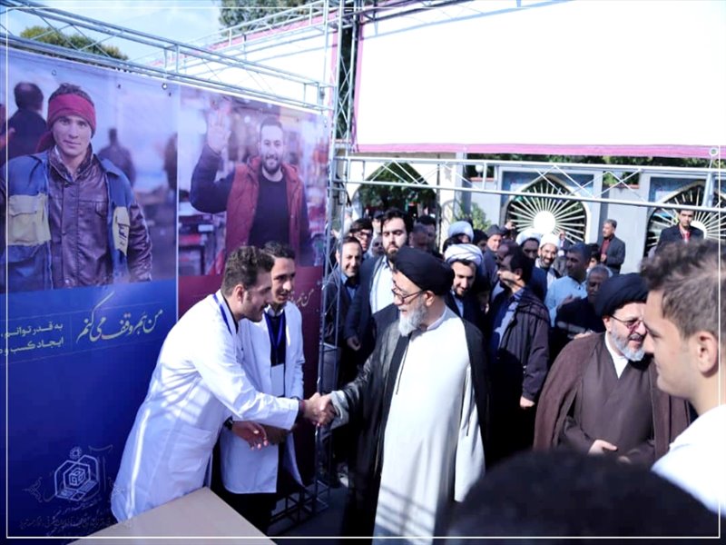 برپایی نمایشگاه دهه وقف در محوطه مصلای تبریز