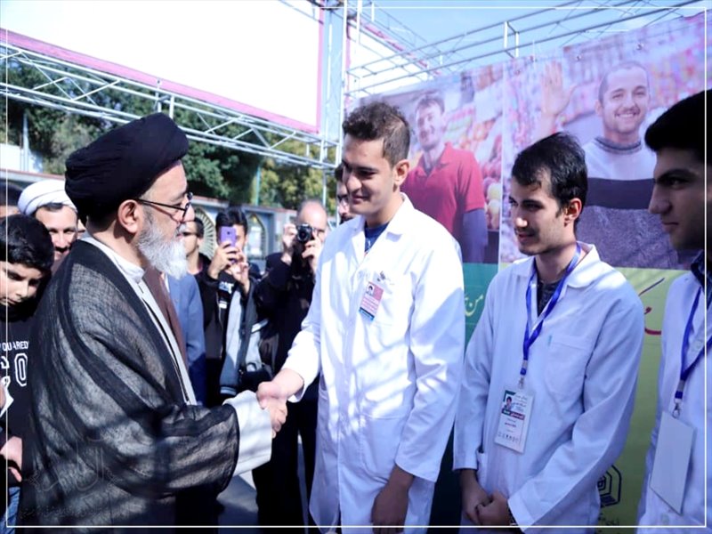 برپایی نمایشگاه دهه وقف در محوطه مصلای تبریز