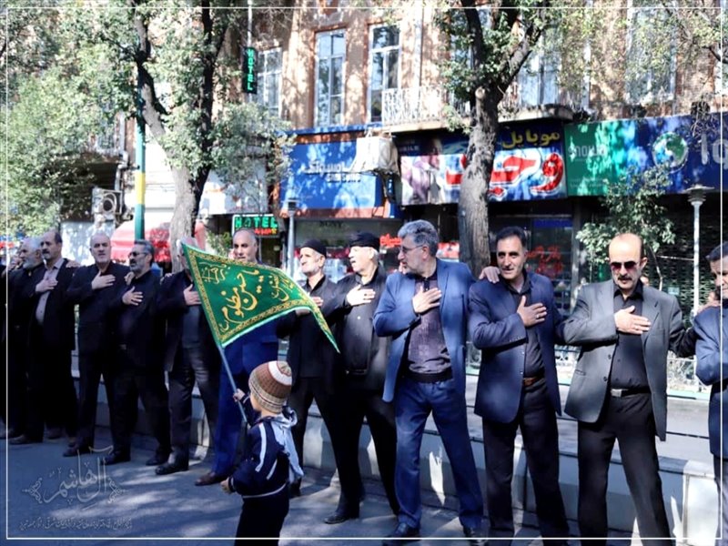 مراسم عزاداری و سینه زنی مردم تبریز به مناسبت شهادت حضرت امام حسن عسکری (ع)