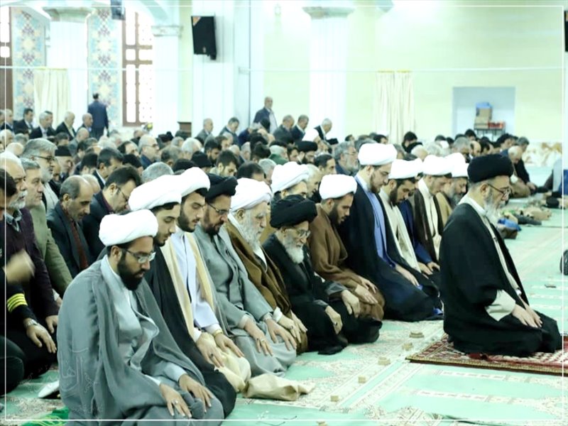 عمامه گذاری طلاب در نماز جمعه تبریز