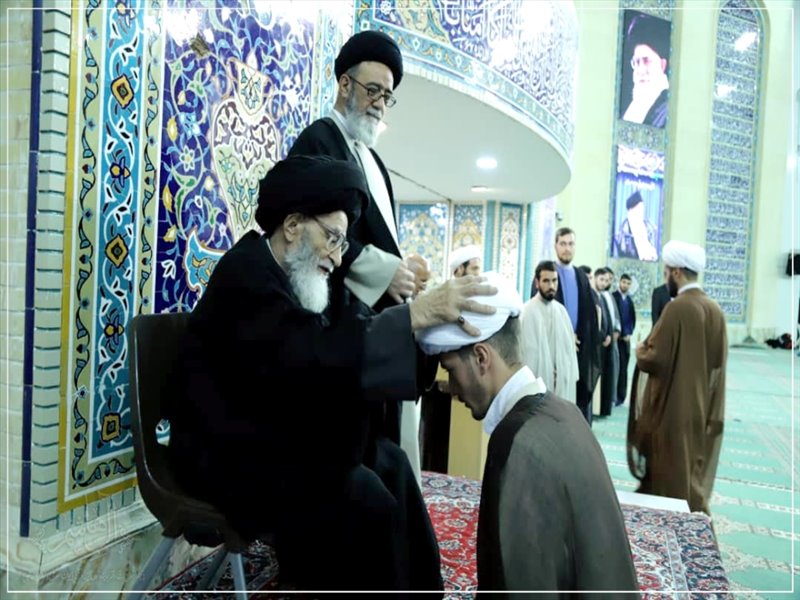 عمامه گذاری طلاب در نماز جمعه تبریز