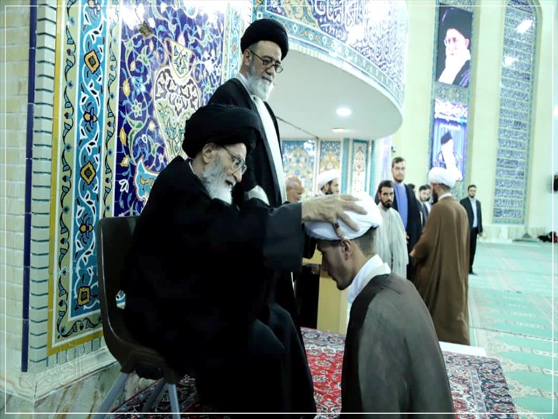 عمامه گذاری طلاب در نماز جمعه تبریز