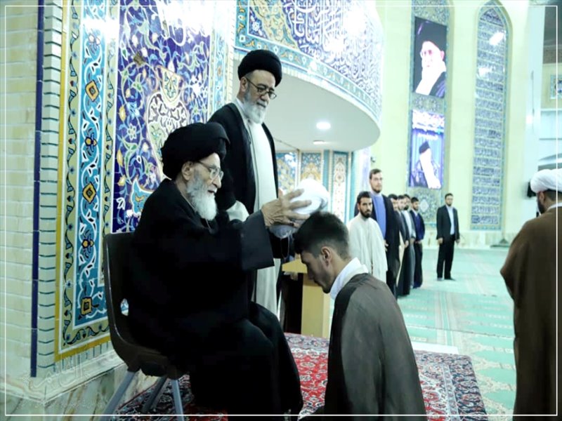 عمامه گذاری طلاب در نماز جمعه تبریز