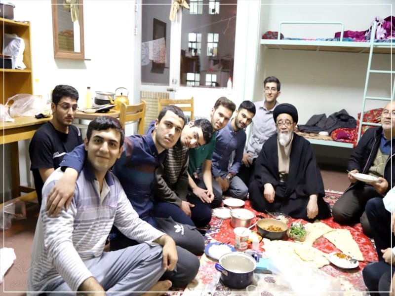 حضور امام جمعه تبریز در خوابگاه دانشجویان