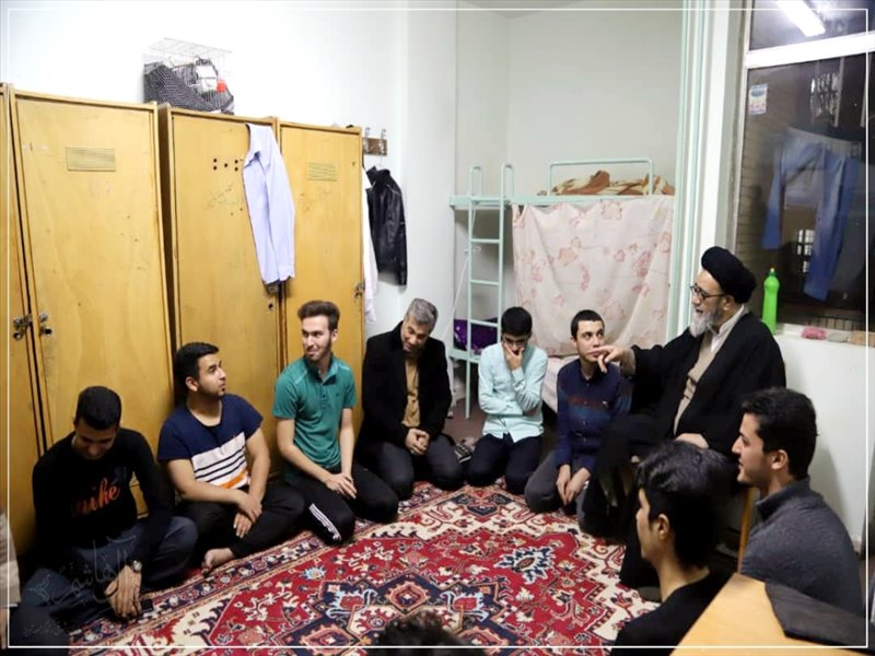 حضور امام جمعه تبریز در خوابگاه دانشجویان
