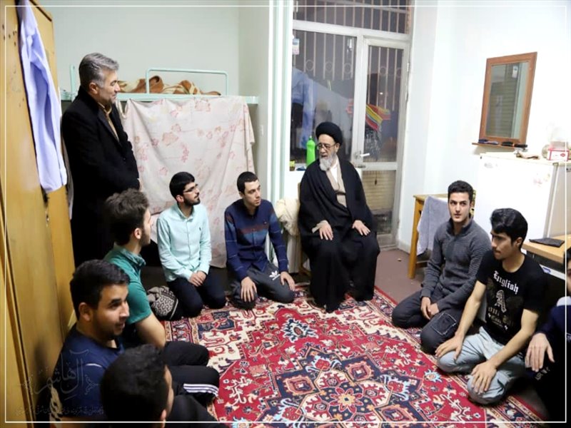حضور امام جمعه تبریز در خوابگاه دانشجویان
