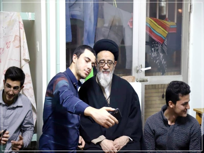 حضور امام جمعه تبریز در خوابگاه دانشجویان