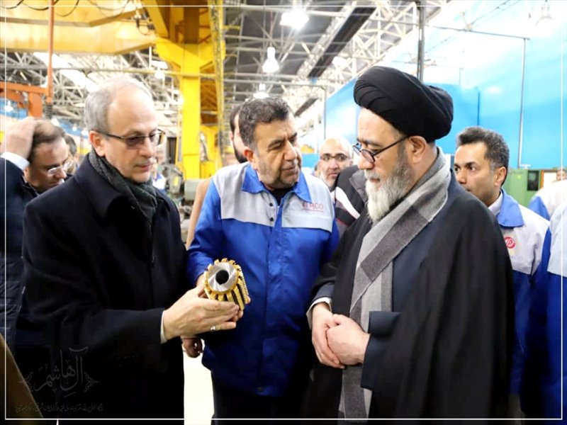 بازدید نماینده ولی فقیه از خطوط تولید گروه صنعتی تراکتورسازی تبریز
