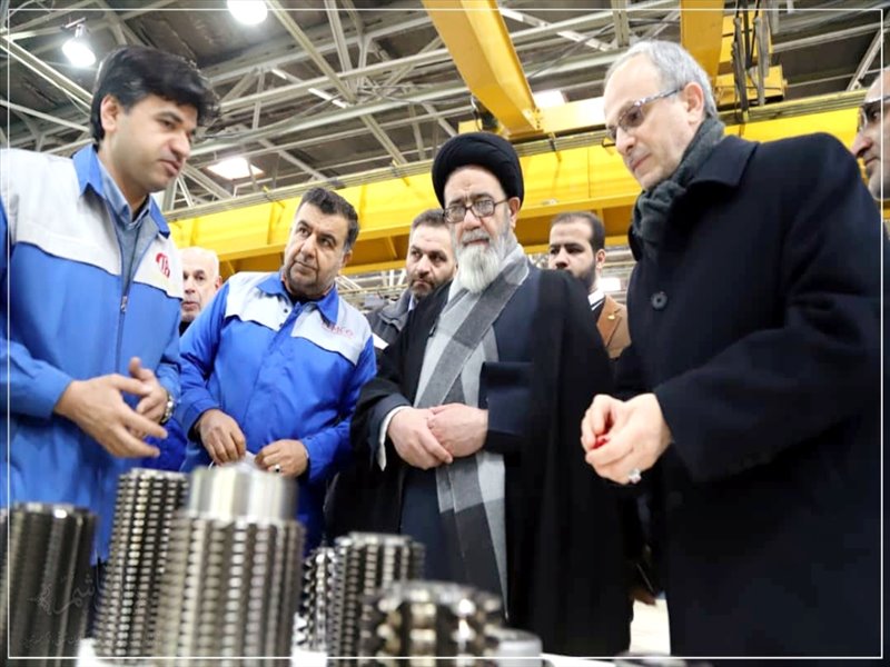 بازدید نماینده ولی فقیه از خطوط تولید گروه صنعتی تراکتورسازی تبریز