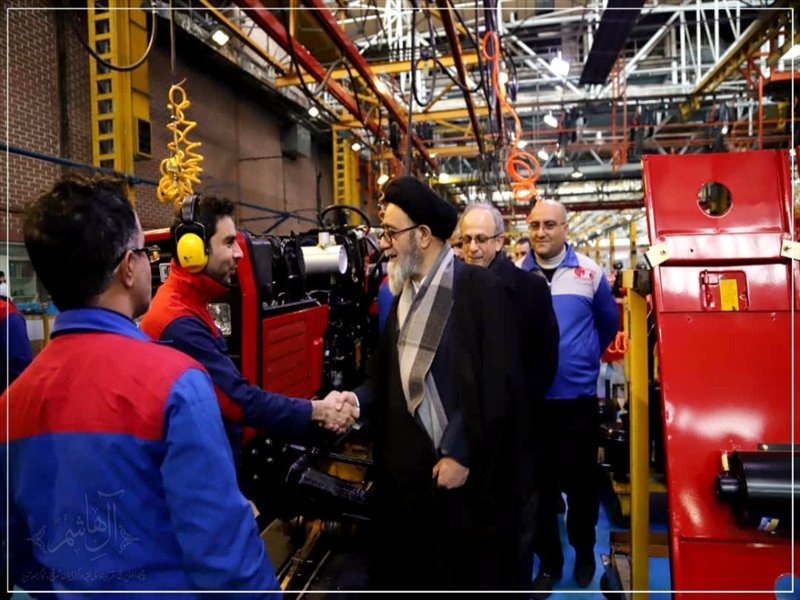 بازدید نماینده ولی فقیه از خطوط تولید گروه صنعتی تراکتورسازی تبریز