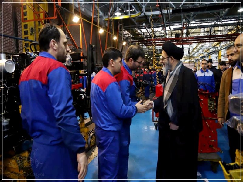 بازدید نماینده ولی فقیه از خطوط تولید گروه صنعتی تراکتورسازی تبریز