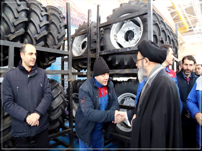 بازدید نماینده ولی فقیه از خطوط تولید گروه صنعتی تراکتورسازی تبریز