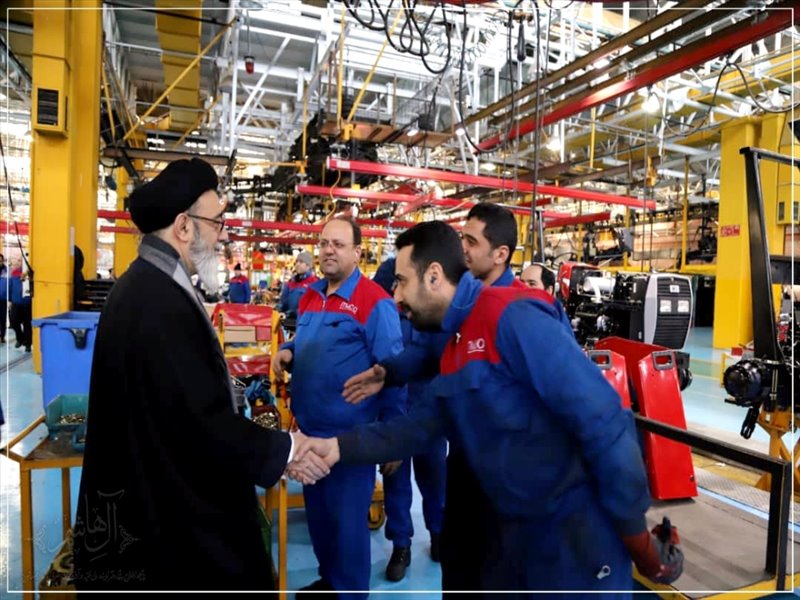 بازدید نماینده ولی فقیه از خطوط تولید گروه صنعتی تراکتورسازی تبریز