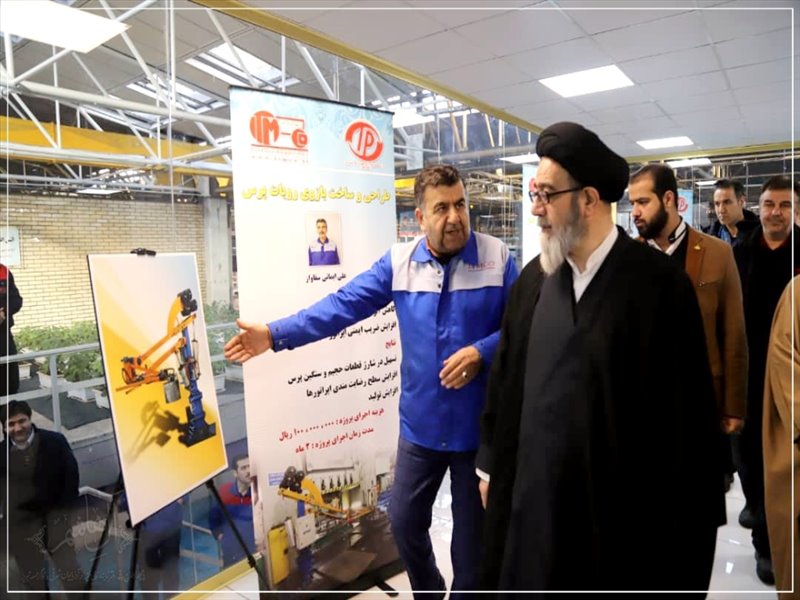 بازدید نماینده ولی فقیه از خطوط تولید گروه صنعتی تراکتورسازی تبریز