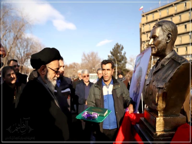 بازدید نماینده ولی فقیه از خطوط تولید گروه صنعتی تراکتورسازی تبریز