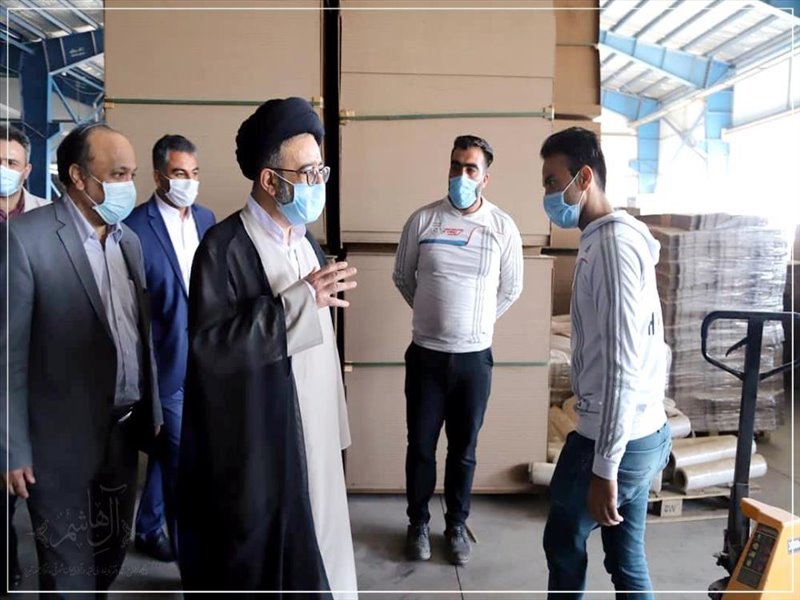 بازدید نماینده ولی فقیه در استان از واحدهای تولیدی شهرک صنعتی آخولا