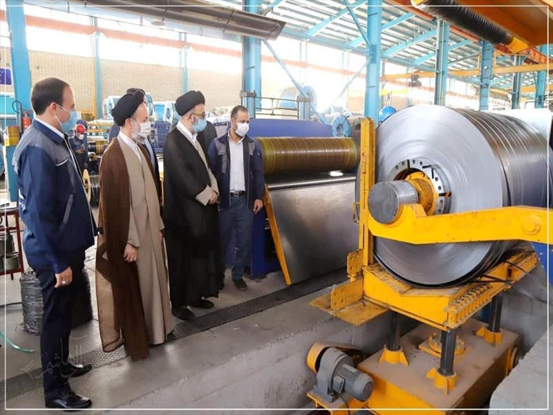 بازدید نماینده ولی فقیه در استان از واحدهای تولیدی شهرک صنعتی آخولا