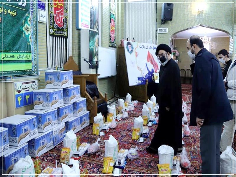 بازدید نماینده ولی فقیه از مراکز توزیع بسته های کمک معیشتی در تبریز