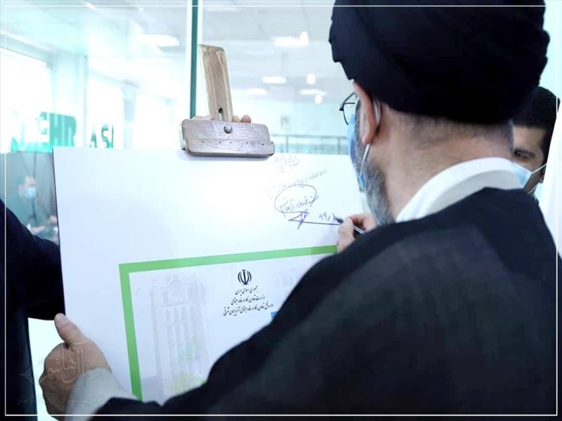 رونمایی از تندیس پدر صنعت آذربایجان در سیزدهمین جشنواره کارآفرینان برتر آذربایجان شرقی