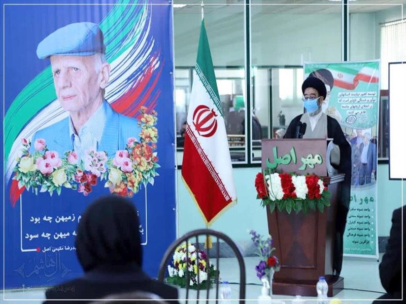 رونمایی از تندیس پدر صنعت آذربایجان در سیزدهمین جشنواره کارآفرینان برتر آذربایجان شرقی
