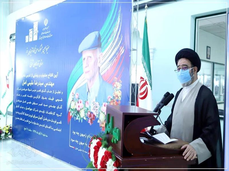 رونمایی از تندیس پدر صنعت آذربایجان در سیزدهمین جشنواره کارآفرینان برتر آذربایجان شرقی