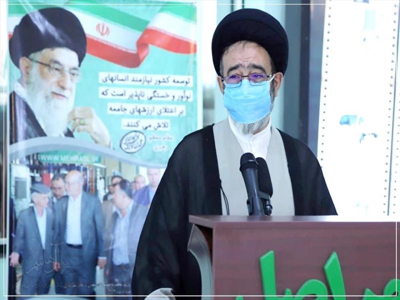 رونمایی از تندیس پدر صنعت آذربایجان در سیزدهمین جشنواره کارآفرینان برتر آذربایجان شرقی