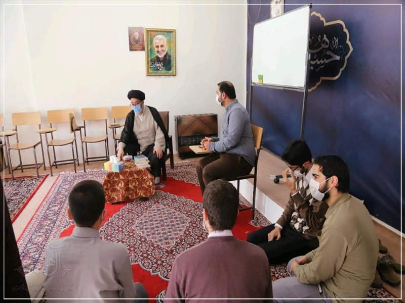 بازدید نماینده ولی فقیه از حسینیه هنر و دفتر مطالعات جبهه فرهنگی انقلاب اسلامی