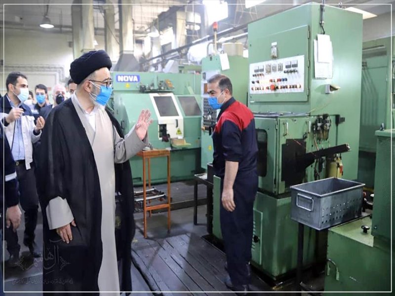 دیدار امام جمعه تبریز با کارکنان و بازدید از کارگاه های شرکت بلبرینگ ایران