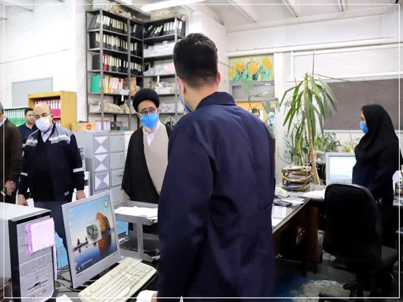 دیدار امام جمعه تبریز با کارکنان و بازدید از کارگاه های شرکت بلبرینگ ایران
