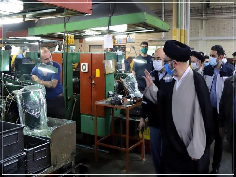 دیدار امام جمعه تبریز با کارکنان و بازدید از کارگاه های شرکت بلبرینگ ایران