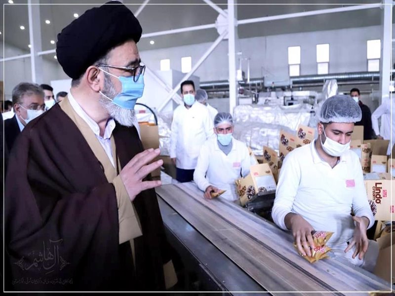 بازدید نماینده ولی فقیه از کشت و صنعت شیرین عسل شبستر