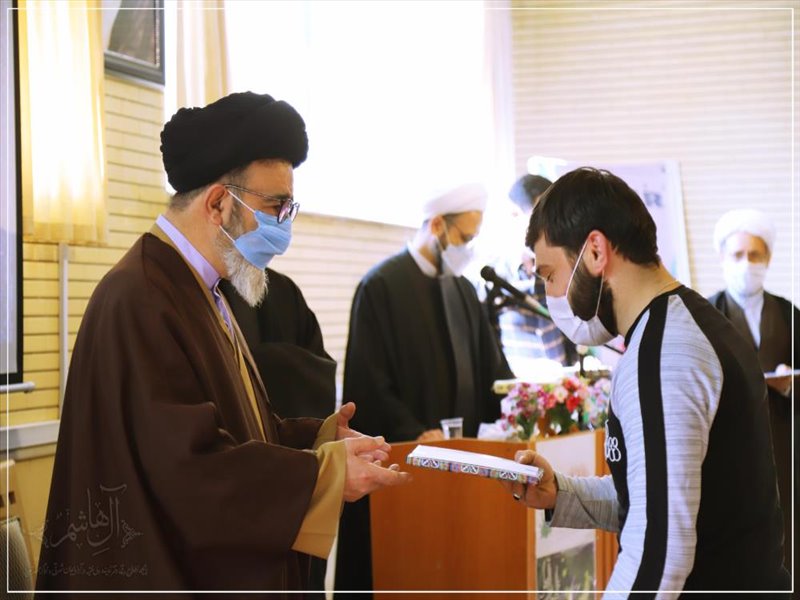 گرامیداشت ایام الله دهه فجر در حوزه علمیه جامعه المصطفی العامیه