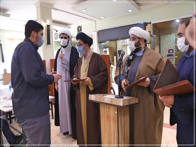 تجلیل از طلاب و اساتید برتر مدرسه علمیه امیرالمومنین تبریز