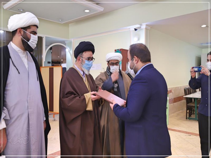 تجلیل از طلاب و اساتید برتر مدرسه علمیه امیرالمومنین تبریز