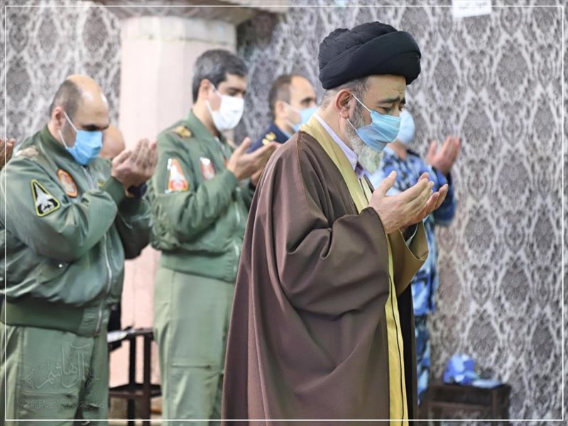 حضور جمعی از فرماندهان نهاجا در نماز جماعت مسجد کریم خان