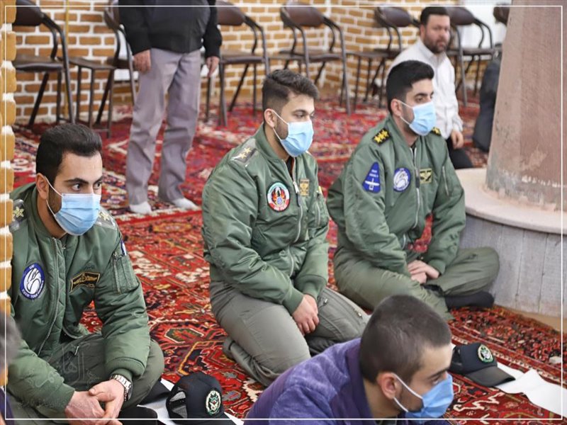 حضور جمعی از فرماندهان نهاجا در نماز جماعت مسجد کریم خان
