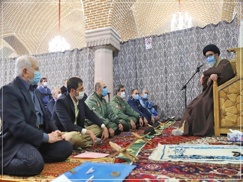 حضور جمعی از فرماندهان نهاجا در نماز جماعت مسجد کریم خان