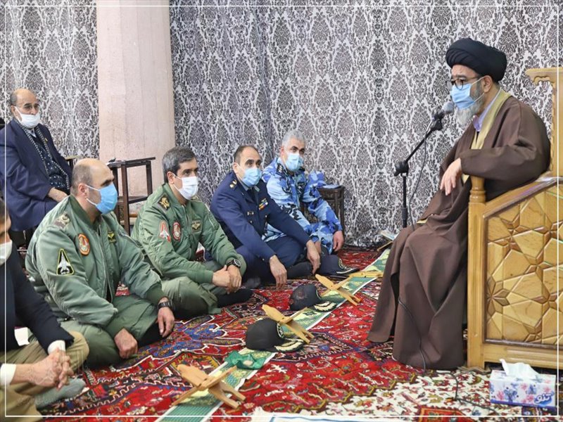 حضور جمعی از فرماندهان نهاجا در نماز جماعت مسجد کریم خان