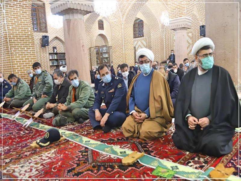 حضور جمعی از فرماندهان نهاجا در نماز جماعت مسجد کریم خان