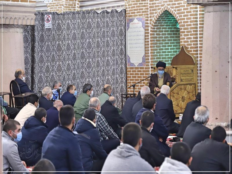 حضور جمعی از فرماندهان نهاجا در نماز جماعت مسجد کریم خان