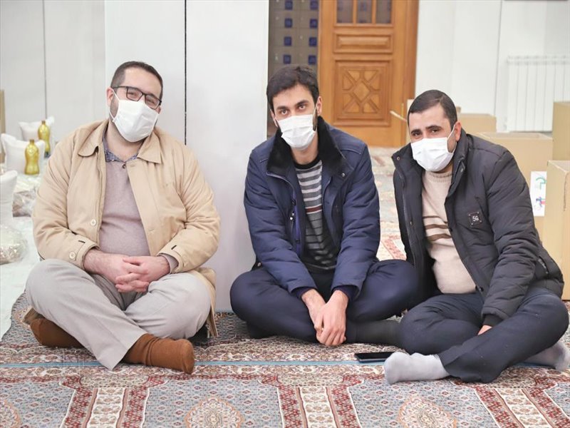 مراسم اهدای بسته های کمک معیشتی توسط گروه های جهادی دانشگاه علوم پزشکی تبریز
