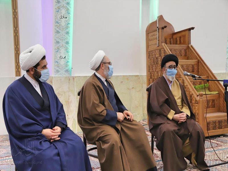 مراسم اهدای بسته های کمک معیشتی توسط گروه های جهادی دانشگاه علوم پزشکی تبریز