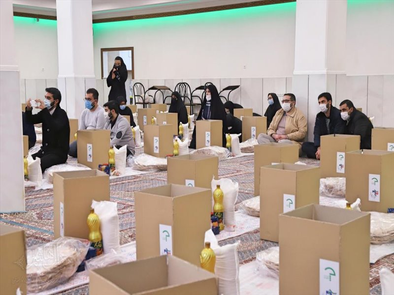 مراسم اهدای بسته های کمک معیشتی توسط گروه های جهادی دانشگاه علوم پزشکی تبریز